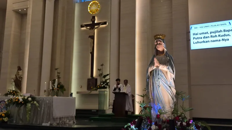 Puncak Syukur dan Teladan Iman: Penutupan Bulan Maria Bertepatan dengan Hari Raya Tritunggal Mahakudus di Gereja Kebon Dalem