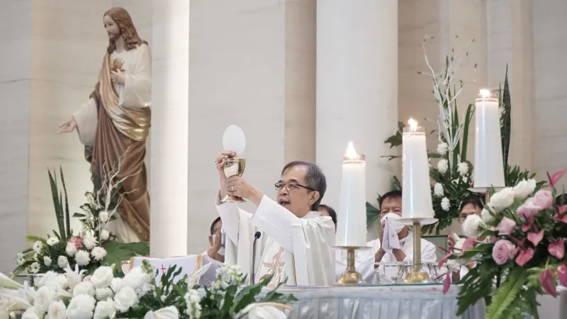 Hari Raya Tubuh dan Darah Kristus di Gereja Fransiskus Xaverius Kebon Dalem: 31 Anak Menerima Komuni Pertama